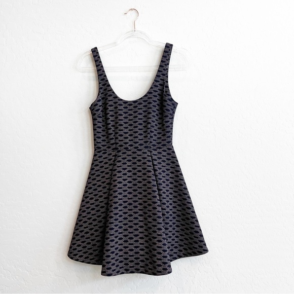 LIKELY Women’s Fit And Flare Printed Mini Dress Pleated Sleeveless Navy Blue 4 - Picture 1 of 6